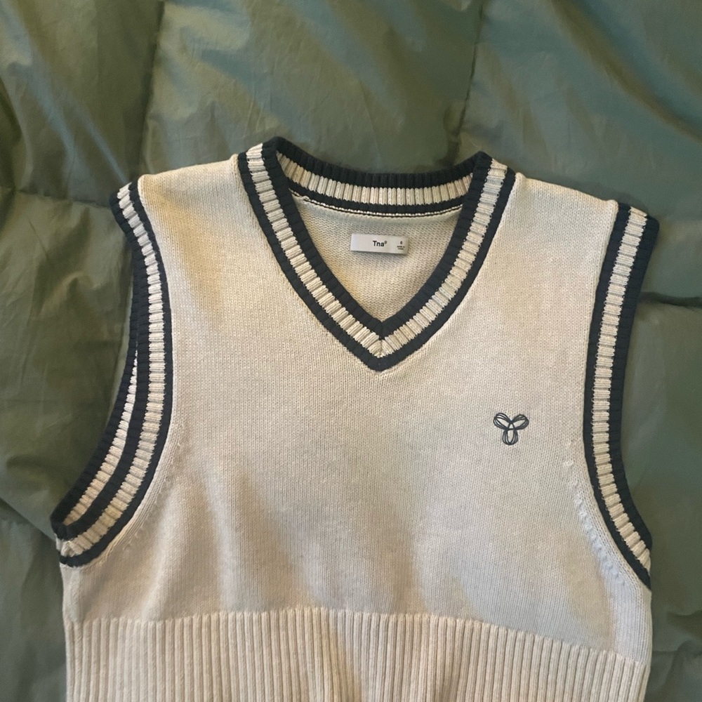 Aritzia Cream Knit V-Neck Sweater Vest with Navy Trim